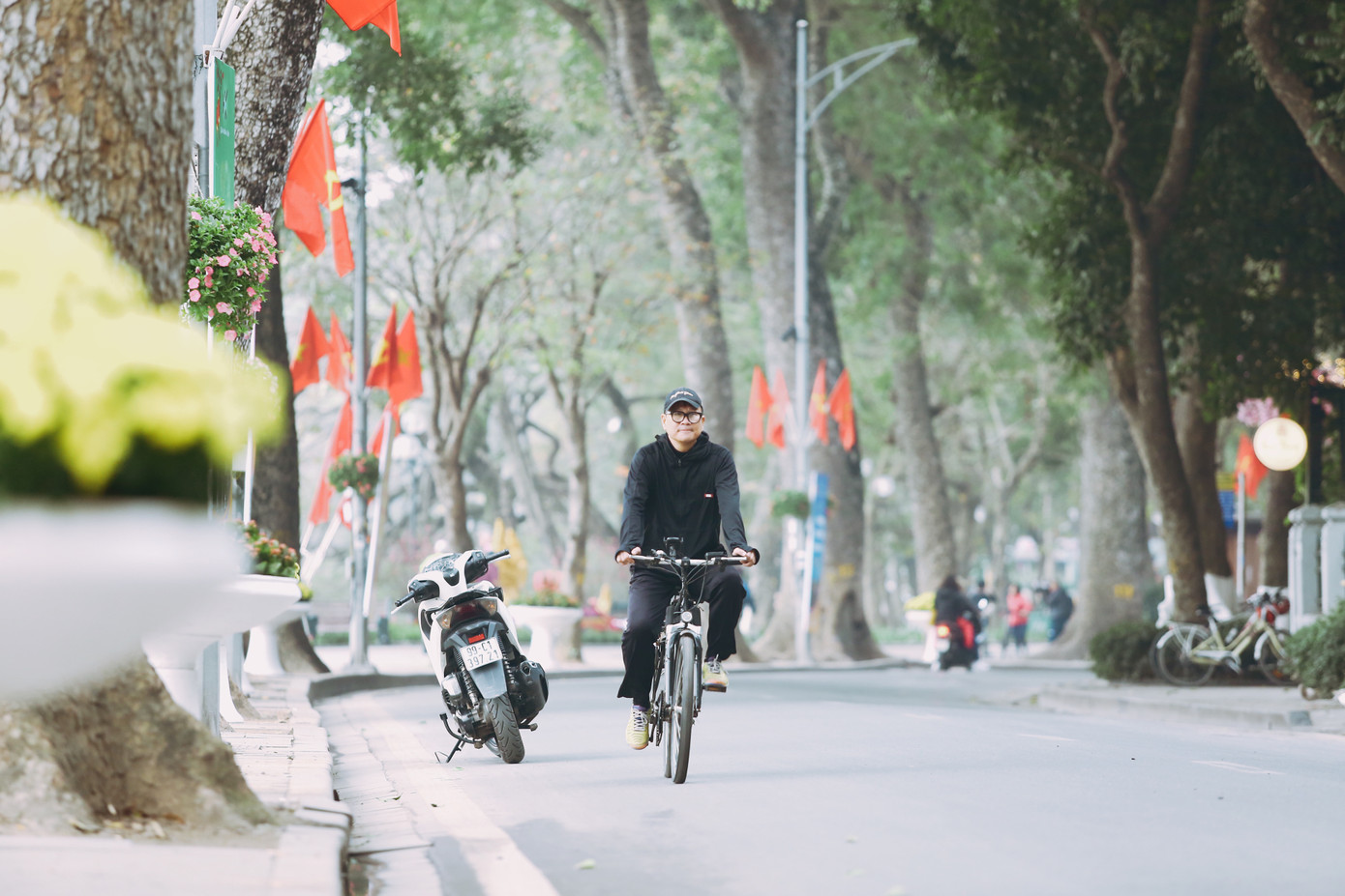 Góc phố nhộn nhịp "nhường chỗ" cho một bầu không khí yên tĩnh, vắng lặng.