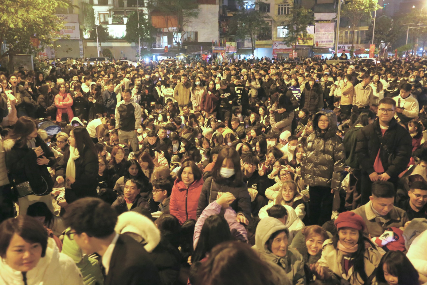 Đây cũng là một trong 6 địa điểm bắn pháo hoa tầm cao kết hợp với pháo hoa tầm thấp.