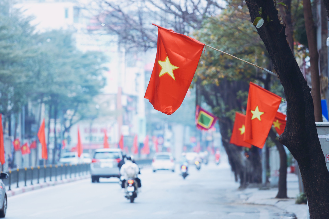 Phố Tôn Đức Thắng khác lạ trong sáng mùng 1.