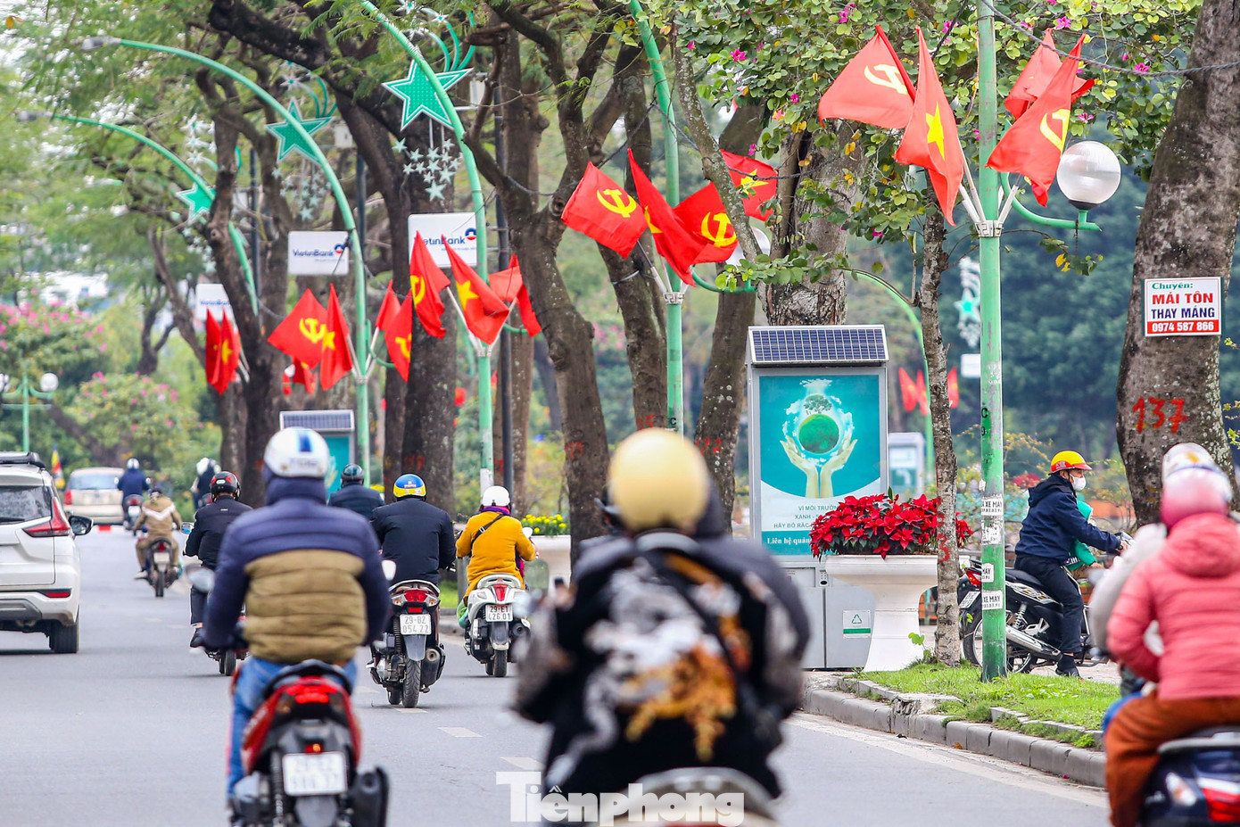 Đường Thanh Niên (quận Tây Hồ, Hà Nội).