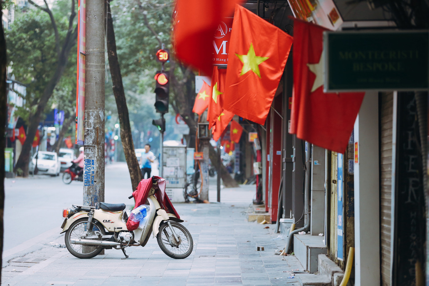 Góc phố bình yên trong sáng mùng 1.