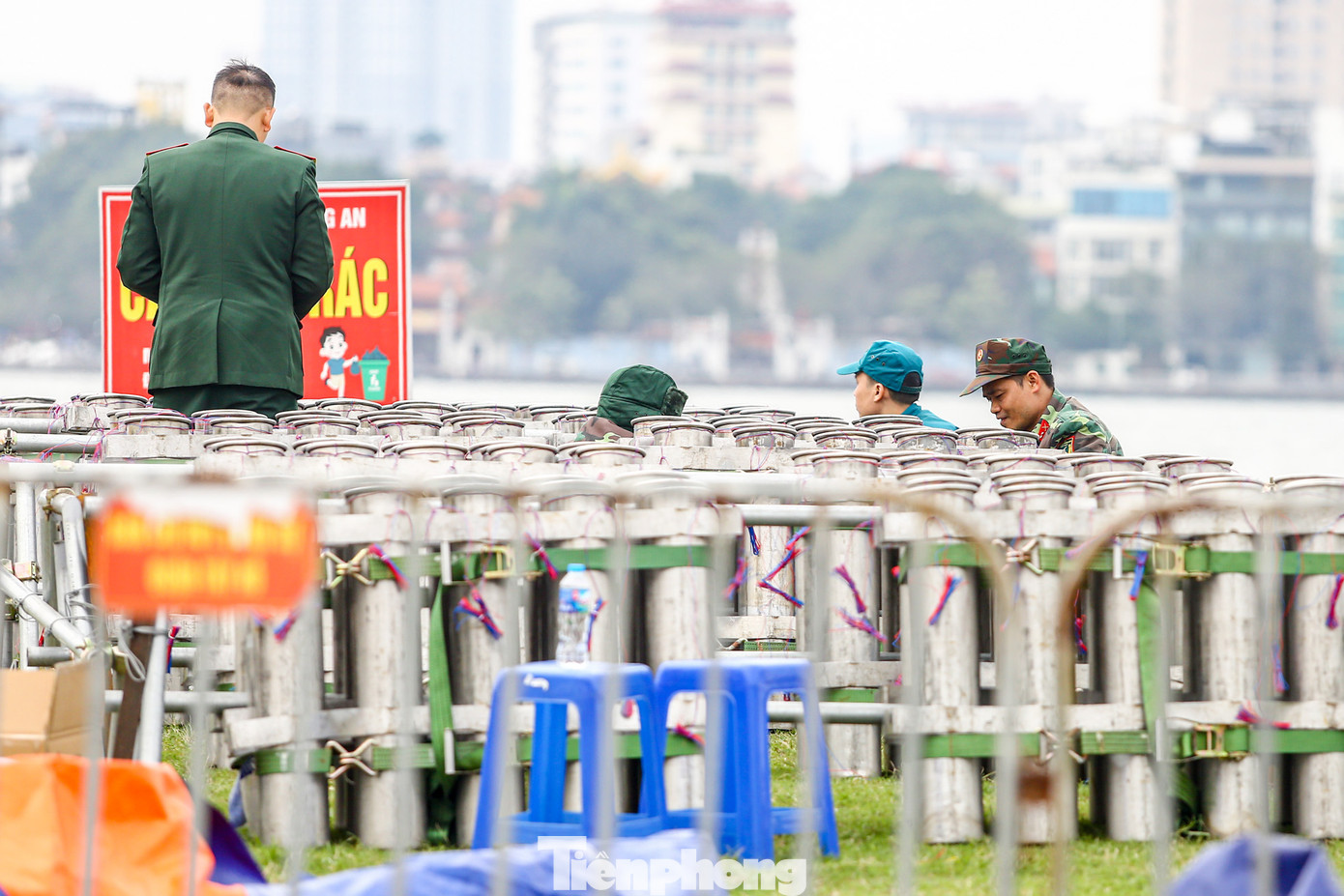 Công tác chuẩn bị sẽ hoàn thành vào 18h ngày 30 Tết. Nhiệm vụ bắn pháo hoa phục vụ nhân dân sẽ diễn ra 15 phút trong thời khắc Giao thừa.