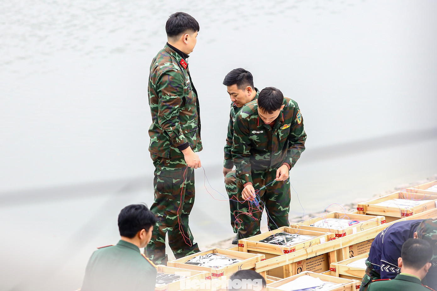 Theo Bộ Tư lệnh Thủ đô Hà Nội, tại mỗi trận địa pháo sẽ có từ 60 đến 80 cán bộ, chiến sĩ phối hợp với lực lượng địa phương để bảo đảm an toàn trong suốt quá trình bắn pháo.