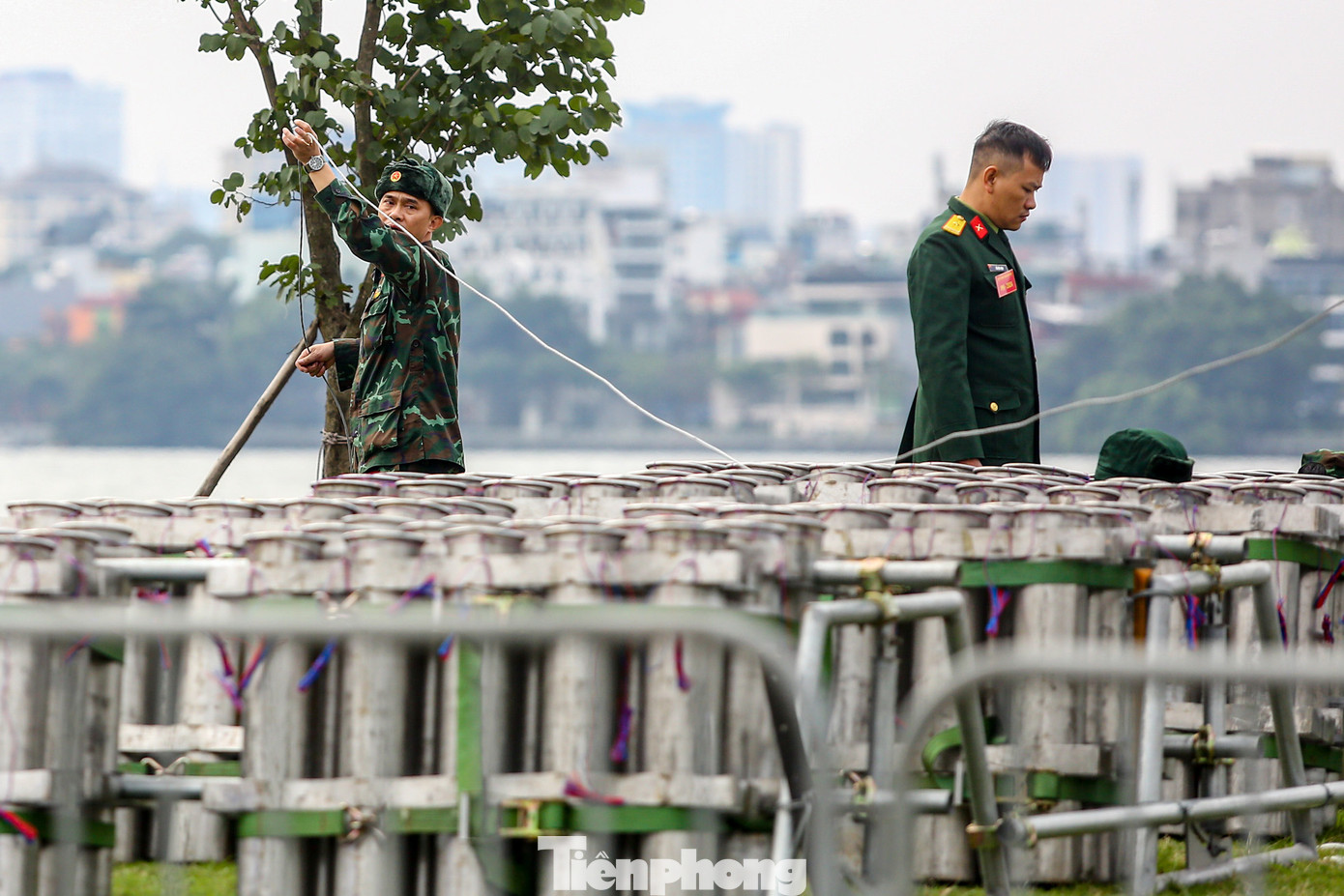 Khoảng 500 quả pháo được bắn tại đây trong 15 phút.