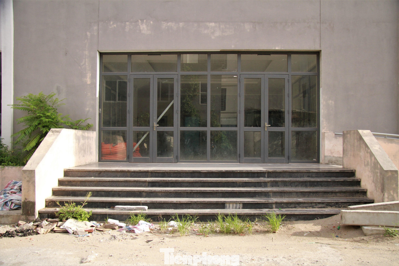 Dự án được UBND TP.Hà Nội chấp thuận chủ trương đầu tư từ năm 2010 nhằm phục vụ giải phóng mặt bằng Công viên Tuổi trẻ Thủ đô. Theo phê duyệt chủ trương đầu tư thời điểm năm 2010, dự án có tổng kinh phí 761 tỷ đồng với dự kiến xây dựng 4 cụm nhà chung cư cao tầng (từ 9 đến 15 tầng) có chức năng là nhà ở với hạ tầng kỹ thuật đồng bộ, hoàn chỉnh.