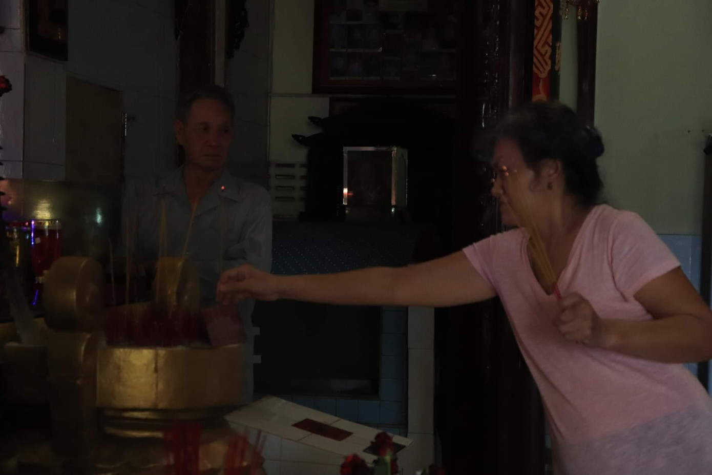 &quot;Ngày nào cũng có du khách ghé đến tham quan, cúng bái, đông nhất vào dịp cuối tuần. Dịp lễ năm nay, dịch bệnh đã qua đi, mọi người được nghỉ 4 ngày liền nên những ngày qua nơi đây tiếp đón lượng khách đông hơn năm trước&quot;, ông No cho biết.