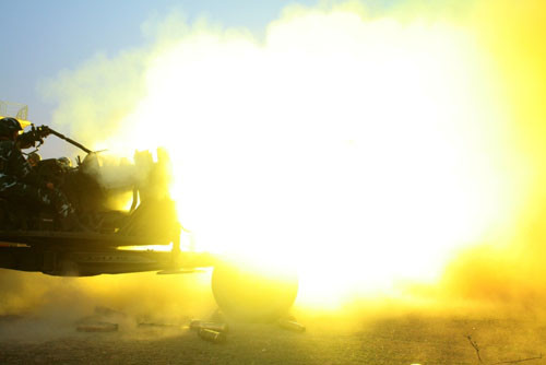  Rung chuyển cả trận địa