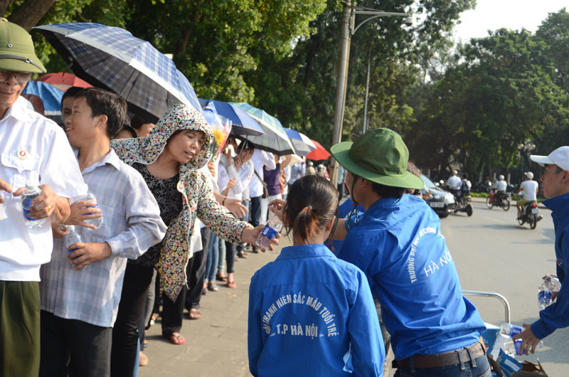 Những chai nước để giải nhiệt trước cái nóng như thiêu