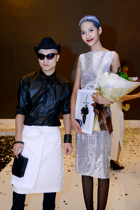 Hoàng Thùy chia sẻ niềm vui với NTK Đỗ Mạnh Cường