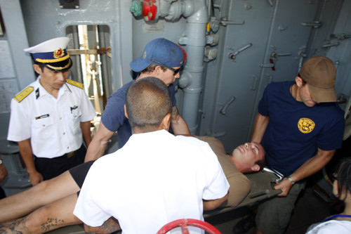 Tình huống giả định thợ lặn bị bất tỉnh khi gặp sự cố ở độ sâu trên 20 mét. Tình huống giả định thợ lặn bị bất tỉnh khi gặp sự cố ở độ sâu trên 20 mét