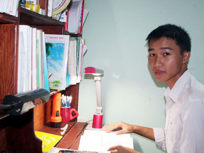 Thủ khoa phố núi Nguyễn Minh Văn. Thủ khoa phố núi Nguyễn Minh Văn