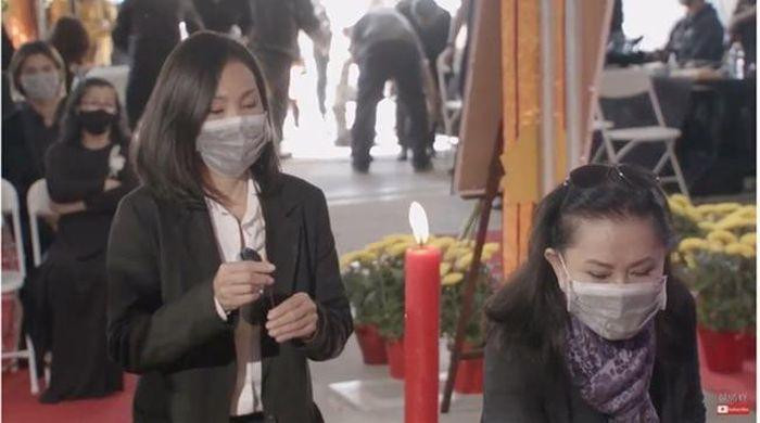 Nghệ sĩ Hồng Đào cũng có mặt trong tang lễ Phi Nhung.