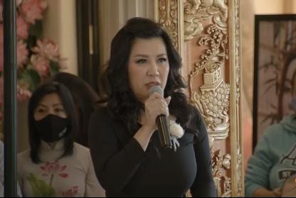 Trizzie Phương Trinh chính là người đã phát hiện ra giọng hát của Phi Nhung và nâng đỡ cô những ngày đầu mới vào nghề.