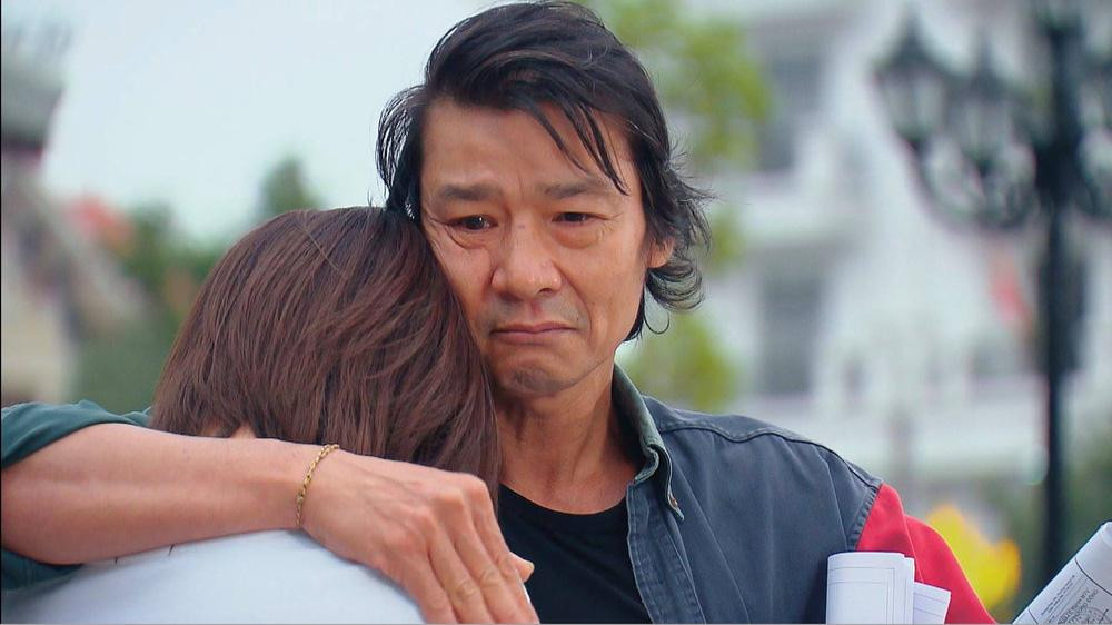 So với các nhân vật trong phim, ông Sinh có lẽ là người thoại ít nhất nhưng cảm xúc mà nhân vật này mang đến cho khán giả luôn nghẹn ngào. So với các nhân vật trong phim, ông Sinh có lẽ là người thoại ít nhất nhưng cảm xúc mà nhân vật này mang đến cho khán giả luôn nghẹn ngào.