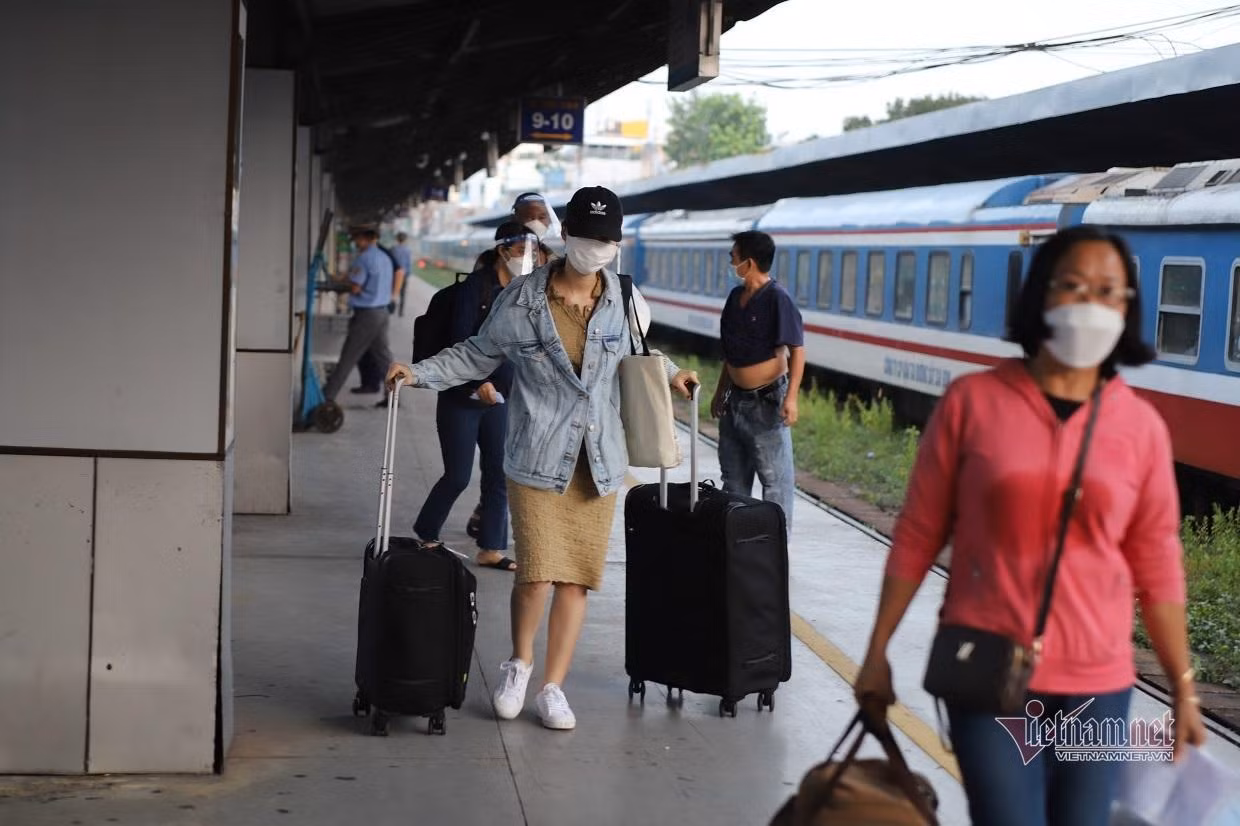 Ai cũng phấn khởi khi được trở về nhà sau thời gian dài chung tay cùng chính quyền thực hiện nghiêm các biện pháp phòng, chống dịch COVID-19