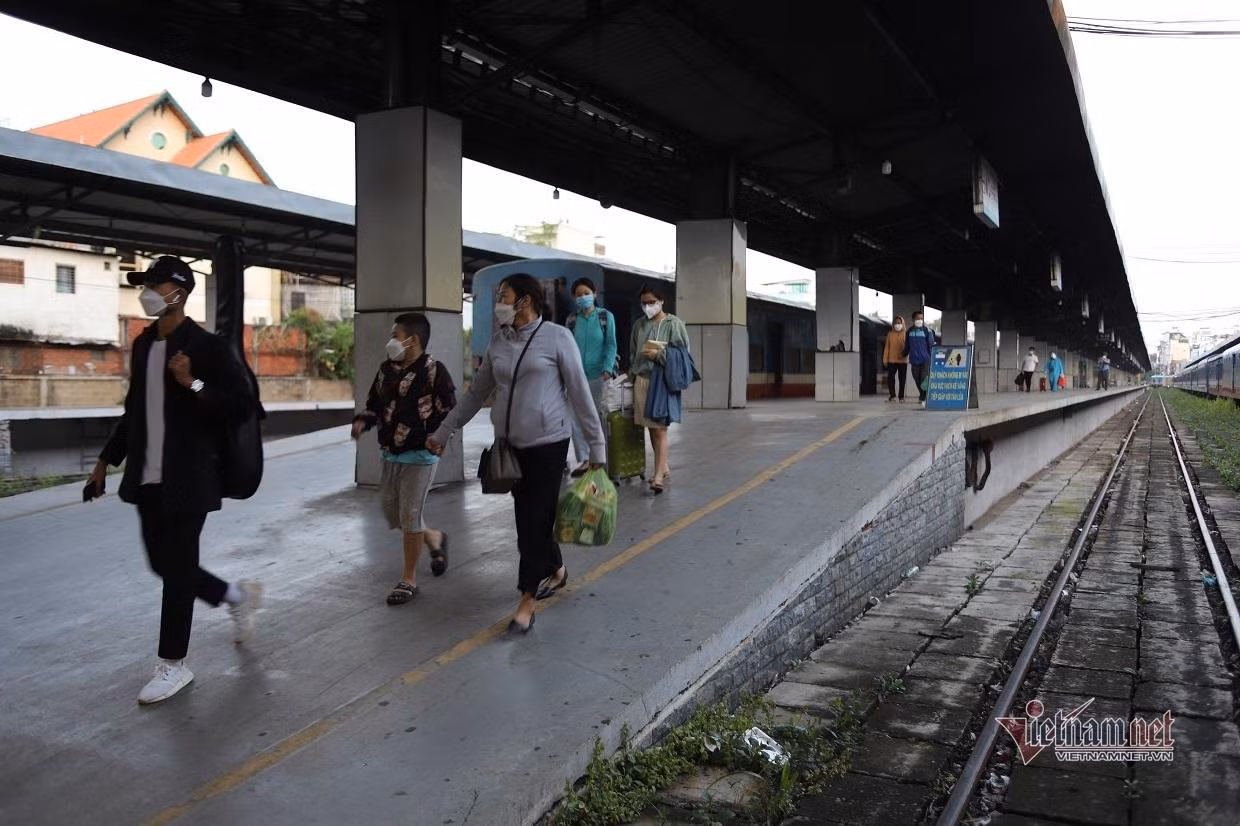 Có 250 khách đi chuyến tàu hỏa đầu tiên sau thời gian giãn cách xã hội từ ga Hà Nội đến TPHCM