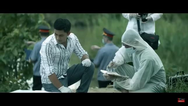 Diễn viên Bảo Anh trong vai công an.