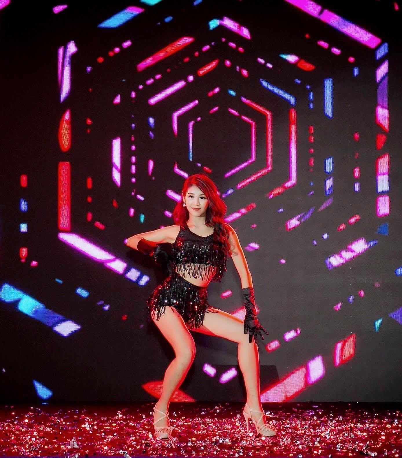 Thanh Tú là một người đẹp khá đa tài khi vừa có khả năng hát kèm vũ đạo điêu luyện. Thanh Tú là một người đẹp khá đa tài khi vừa có khả năng hát kèm vũ đạo điêu luyện.