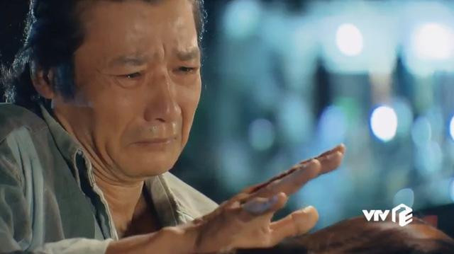 Với những phân đoạn diễn nội tâm, mỗi lần xuất hiện là một lần Võ Hoài Nam khiến người xem ứa nước mắt. Với những phân đoạn diễn nội tâm, mỗi lần xuất hiện là một lần Võ Hoài Nam khiến người xem ứa nước mắt.