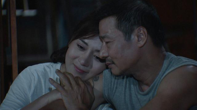 Từ ánh mắt, biểu cảm chân thực, nam nghệ sĩ đã chạm tới cảm xúc người xem. Từ ánh mắt, biểu cảm chân thực, nam nghệ sĩ đã chạm tới cảm xúc người xem.