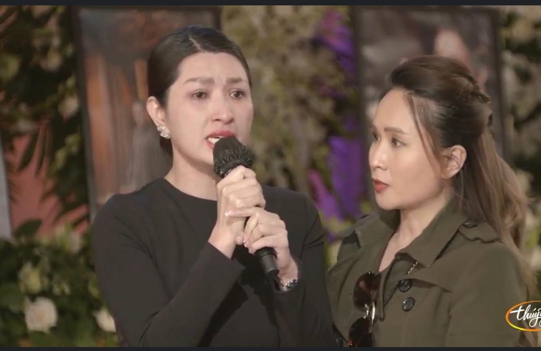 Ca sĩ Nguyễn Hồng Nhung chia sẻ: “Thương con người khác trong ngần ấy năm là chuyện không phải ai cũng làm được. Phi Nhung chính là cô tiên, là thiên sứ được cử xuống trần gian, giờ chị đã hoàn thành xong nhiệm vụ”.