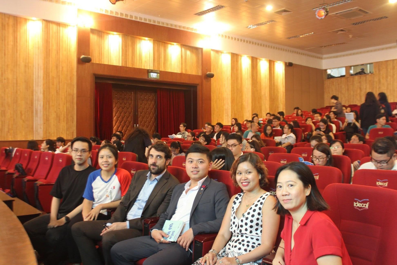 Anh Nguyễn Phan Bảo Thụy (thứ 3 từ phải sang) cùng các anh chị Campus France tại Diễn đàn du học 2020 Anh Nguyễn Phan Bảo Thụy (thứ 3 từ phải sang) cùng các anh chị Campus France tại Diễn đàn du học 2020