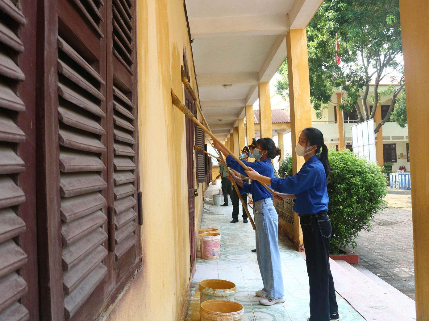 Đoàn viên, thanh niên vệ sinh Trung tâm điều dưỡng thương binh Thuận Thành, Bắc Ninh