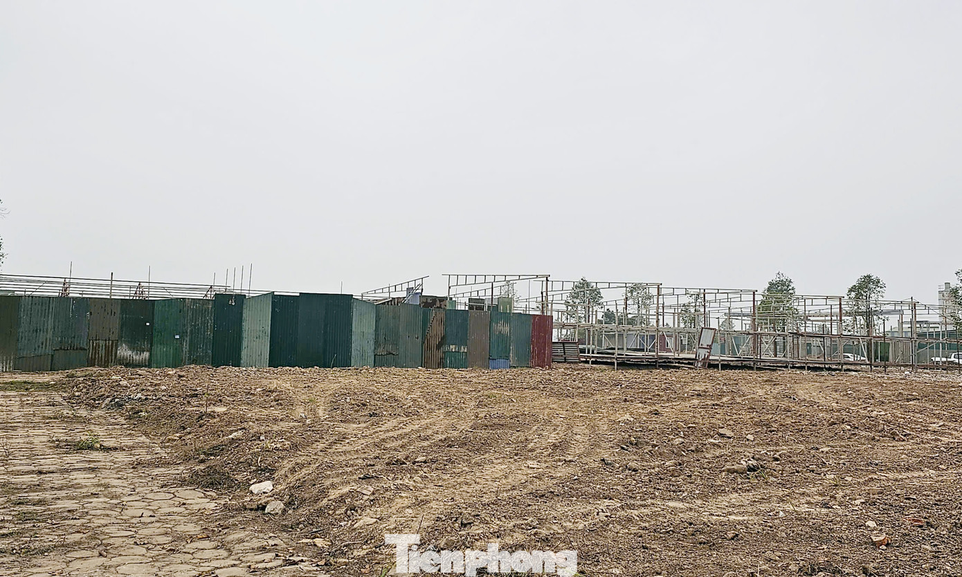 UBND xã Cự Khê yêu cầu chủ đầu tư khu đô thị mới Thanh Hà dừng ngay việc thi công khu lán trại tạm tại khu A2.7. UBND xã Cự Khê yêu cầu chủ đầu tư khu đô thị mới Thanh Hà dừng ngay việc thi công khu lán trại tạm tại khu A2.7.