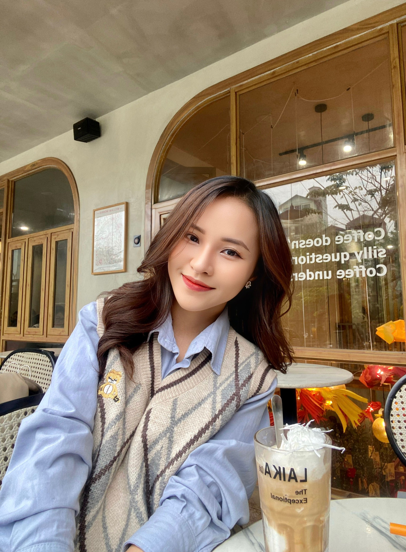 Doanh Phạm Huyền Ngọc - cựu sinh viên trường Đại học Khoa học Xã hội &amp; Nhân văn, Đại học Quốc Gia Hà Nội.