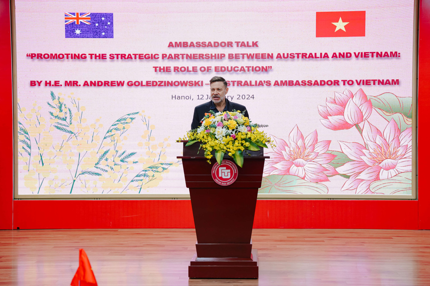 Ngài Andrew Goledzinowski - Đại sứ Australia tại Việt Nam đã đến thăm và có bài chia sẻ về “Thúc đẩy mối quan hệ hợp tác chiến lược giữa Australia và Việt Nam: Vai trò của Giáo dục”. Ngài Andrew Goledzinowski - Đại sứ Australia tại Việt Nam đã đến thăm và có bài chia sẻ về “Thúc đẩy mối quan hệ hợp tác chiến lược giữa Australia và Việt Nam: Vai trò của Giáo dục”.