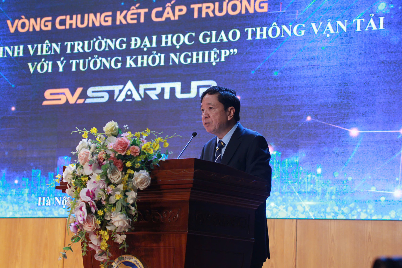 PGS. TS Nguyễn Văn Hùng, Hiệu trưởng nhà trường phát biểu khai mạc. PGS. TS Nguyễn Văn Hùng, Hiệu trưởng nhà trường phát biểu khai mạc.