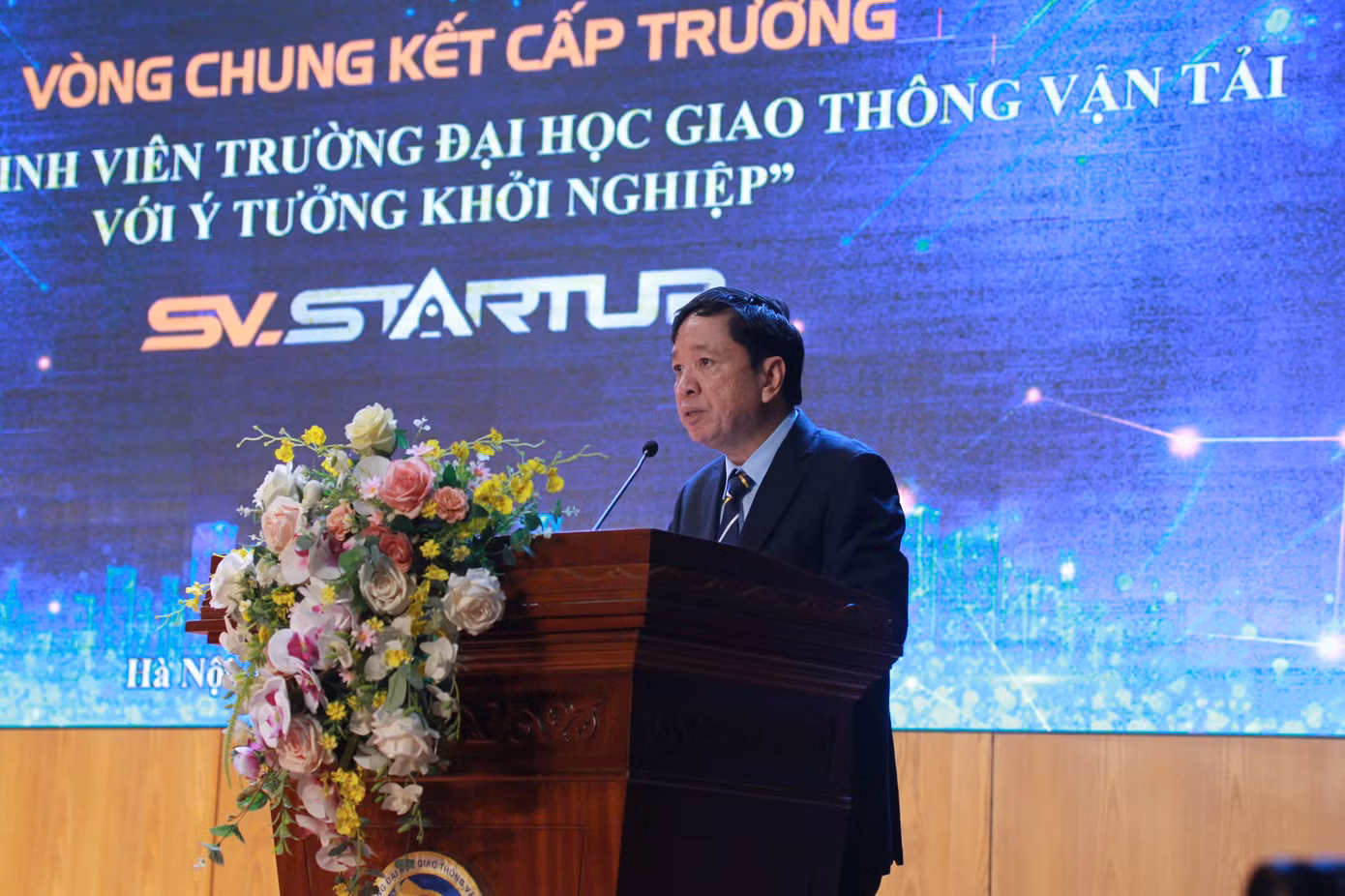 PGS. TS Nguyễn Văn Hùng, Hiệu trưởng nhà trường phát biểu khai mạc.