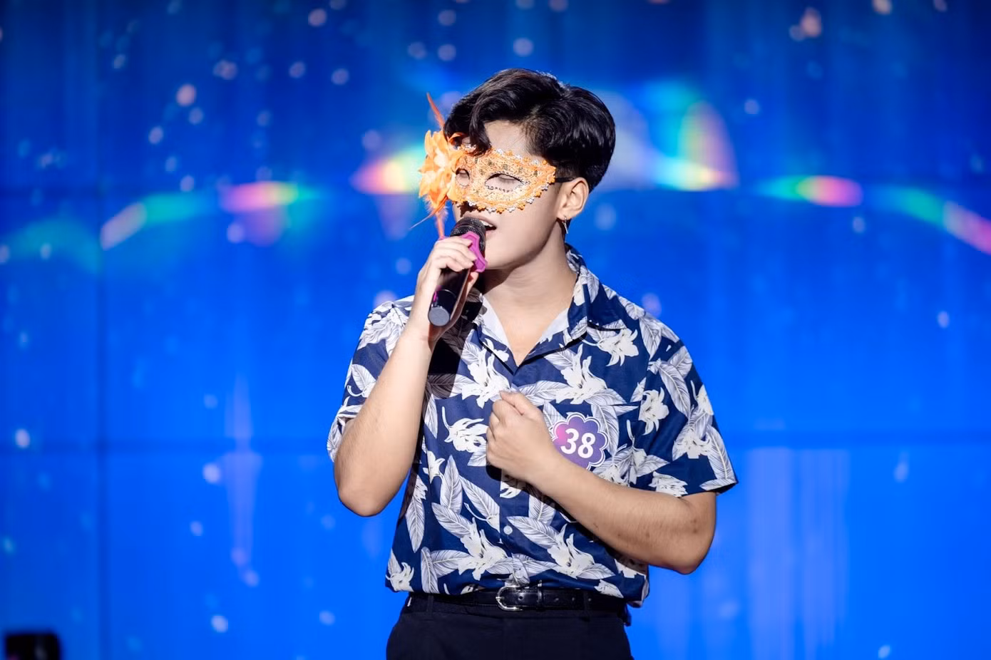 Việt Quân tham gia cuộc thi The Masked Singer AOF 2024.