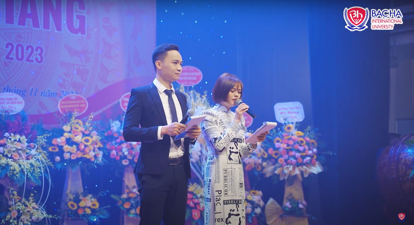 Tiến Thọ là MC của nhiều sự kiện. Tiến Thọ là MC của nhiều sự kiện.