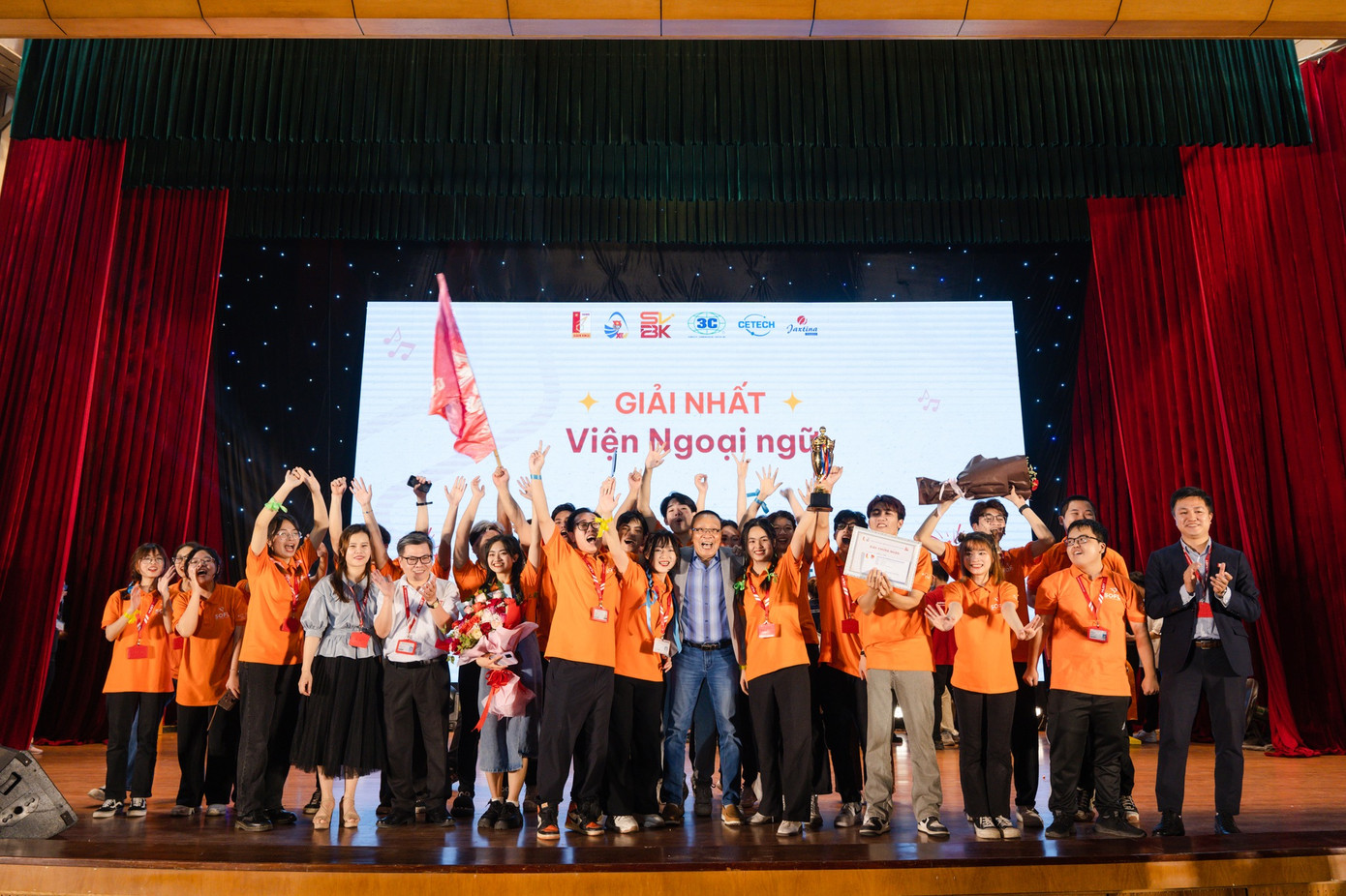 Viện Ngoại ngữ trở thành Nhà vô địch SVBK 2023.