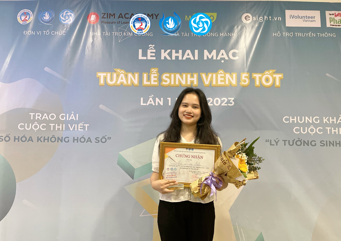 Quán quân Cuộc thi "Lý tưởng Sinh viên".