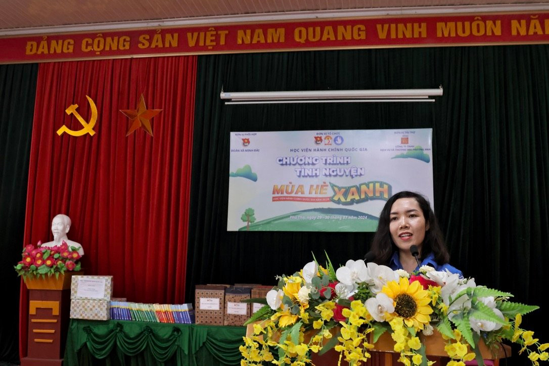 Đồng chí Đào Thị Loan – Bí thư Đoàn TNCS Hồ Chí Minh Học viện Hành chính Quốc gia, thay mặt Ban Tổ chức phát biểu Khai mạc chương trình.