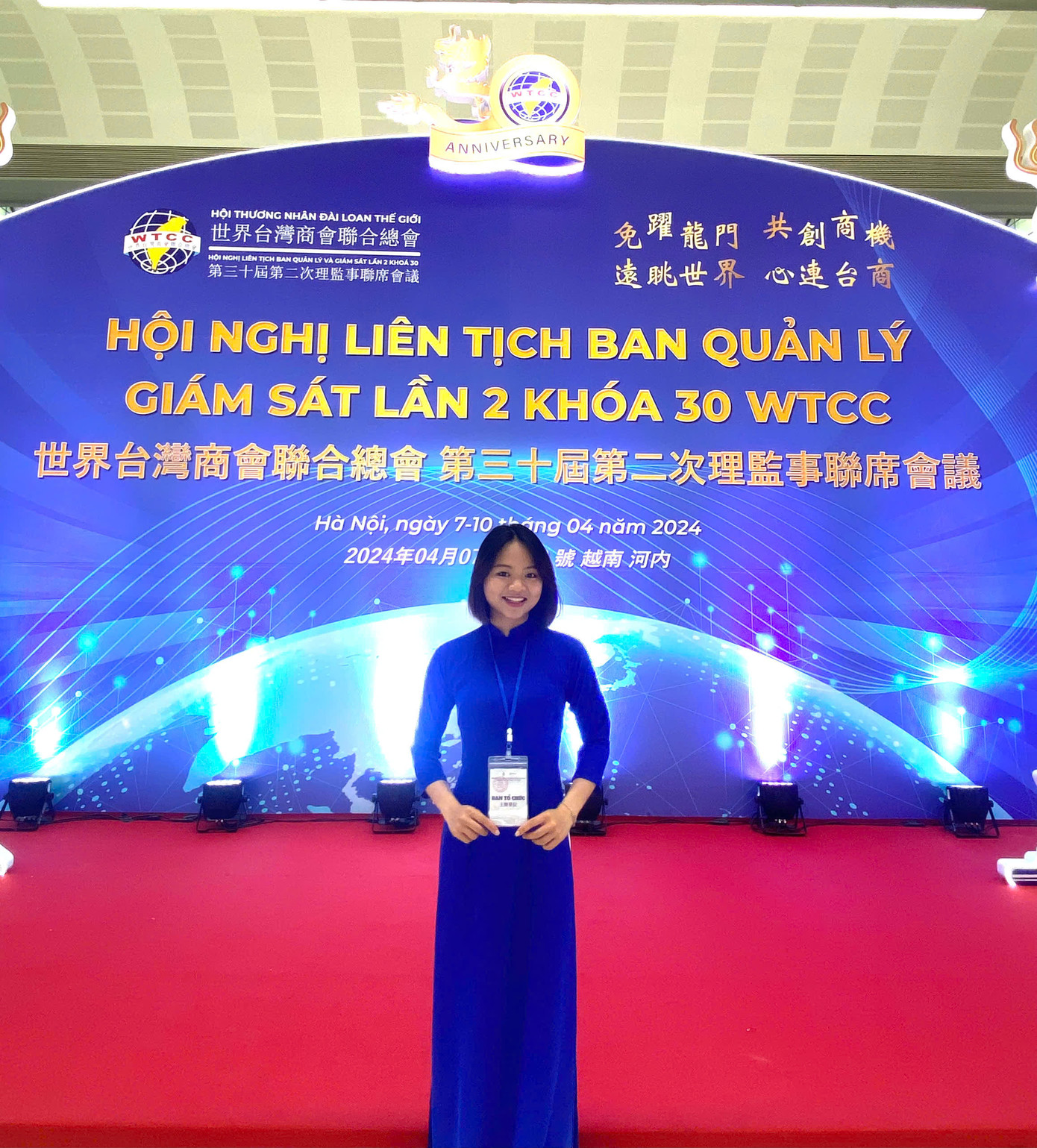 Thành viên ban Lễ tân tại Triển lãm Quốc tế xúc tiến đầu tư và diễn đàn doanh nghiệp Việt Nam - Đài Loan. Thành viên ban Lễ tân tại Triển lãm Quốc tế xúc tiến đầu tư và diễn đàn doanh nghiệp Việt Nam - Đài Loan.