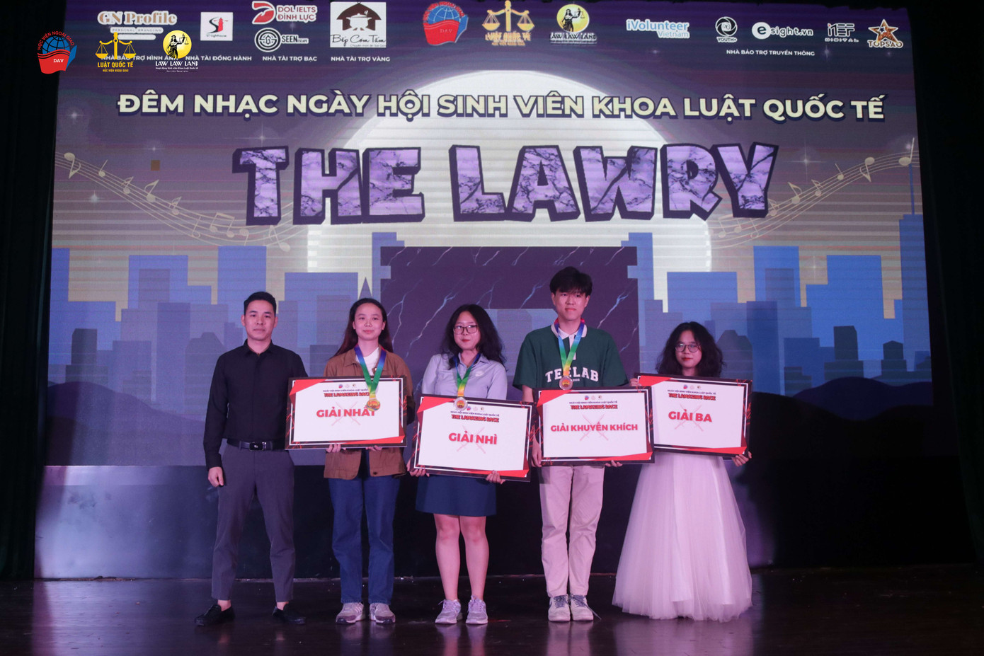 TOP 4 đội chơi xuất sắc nhất tại Cuộc đua Kỳ thú - “The Lamazing Race" Giải nhất: Đội PACTA SUNT SERVANDA.