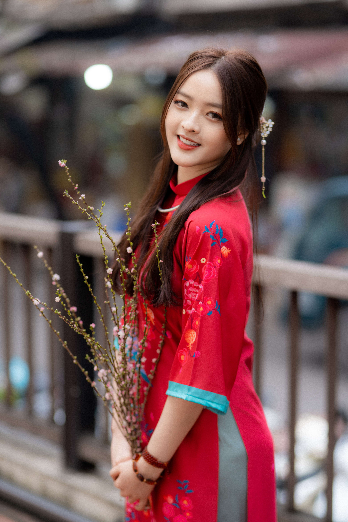 Bích Huệ là cựu sinh viên trường Đại học Ngoại thương.