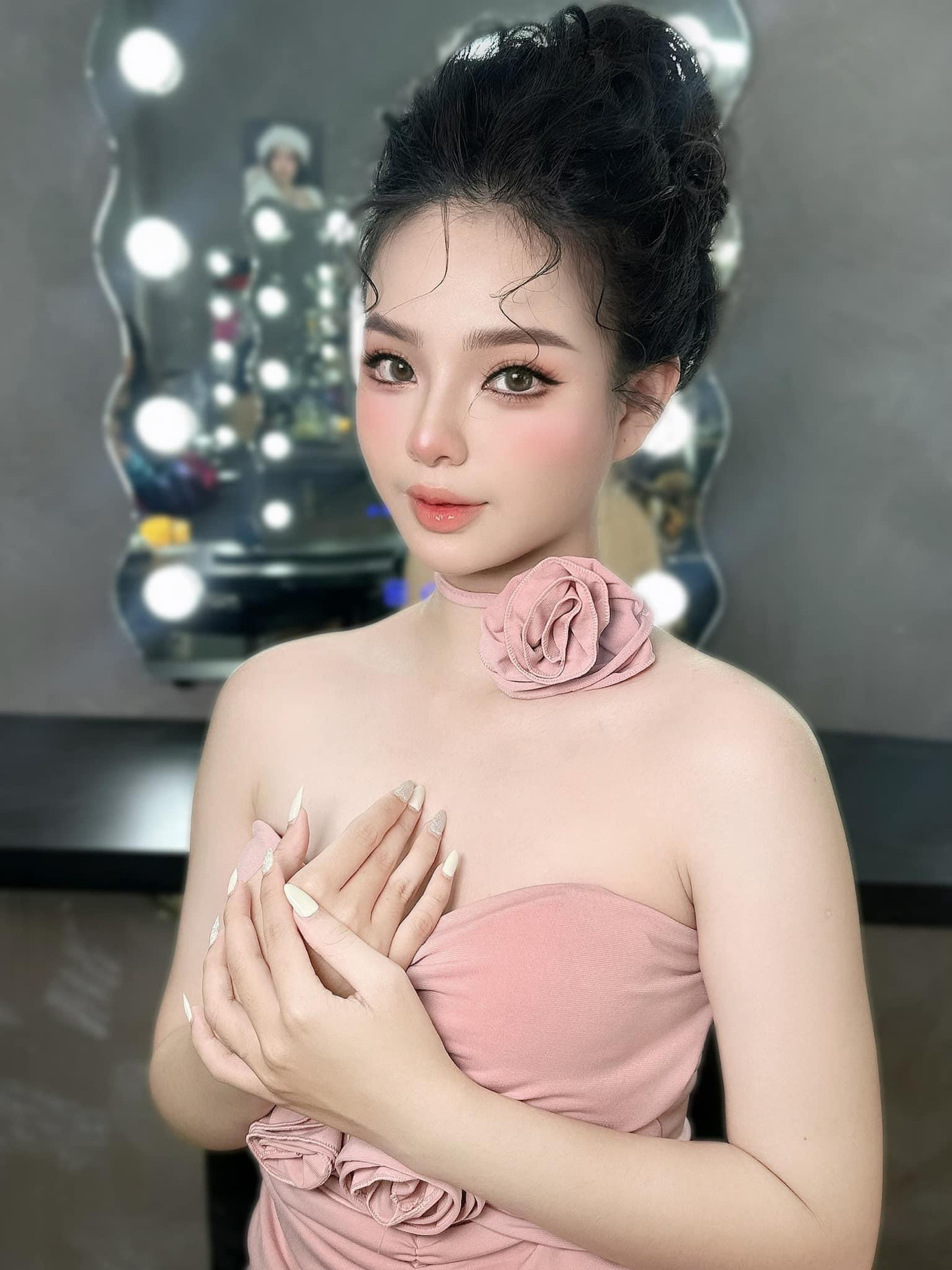 Vũ Thị Hải sinh năm 2003, hiện đang là sinh viên khoa Y trường Đại học Nguyễn Tất Thành.