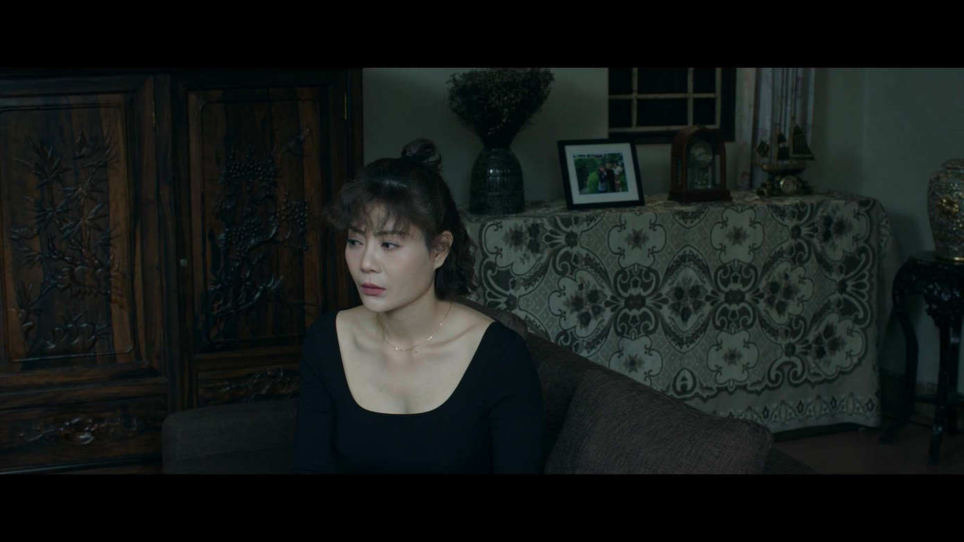 Diễn viên Thanh Hương trong vai Khanh – vợ của Tuệ. Khanh là người vợ nhanh nhẹn, tốt bụng biết vun vén cho gia đình nhưng vì cuộc sống mưu sinh vất vả nên Khanh có phần trở nên ích kỉ, hẹp hòi, thiếu sự khôn khéo.