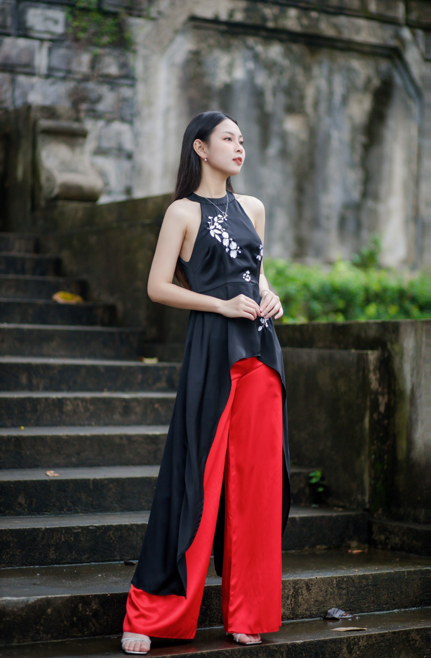 Hồng Vân cho biết cô phải trang bị thêm cho mình nhiều kĩ năng về âm nhạc bởi đây là môn năng khiếu, và bổ trợ cả về kiến thức tâm lý con người. Hồng Vân cho biết cô phải trang bị thêm cho mình nhiều kĩ năng về âm nhạc bởi đây là môn năng khiếu, và bổ trợ cả về kiến thức tâm lý con người.