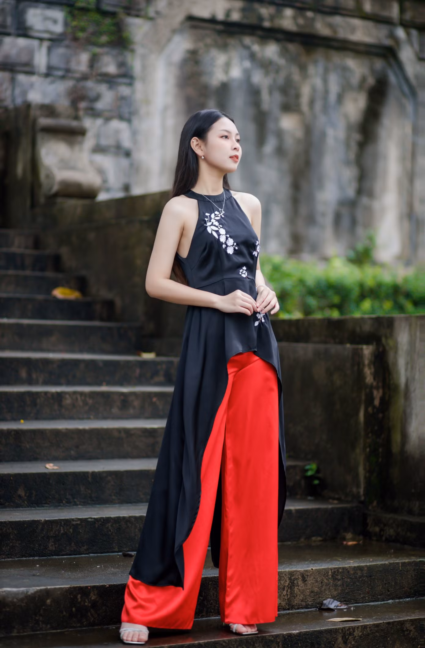 Hồng Vân cho biết cô phải trang bị thêm cho mình nhiều kĩ năng về âm nhạc bởi đây là môn năng khiếu, và bổ trợ cả về kiến thức tâm lý con người.