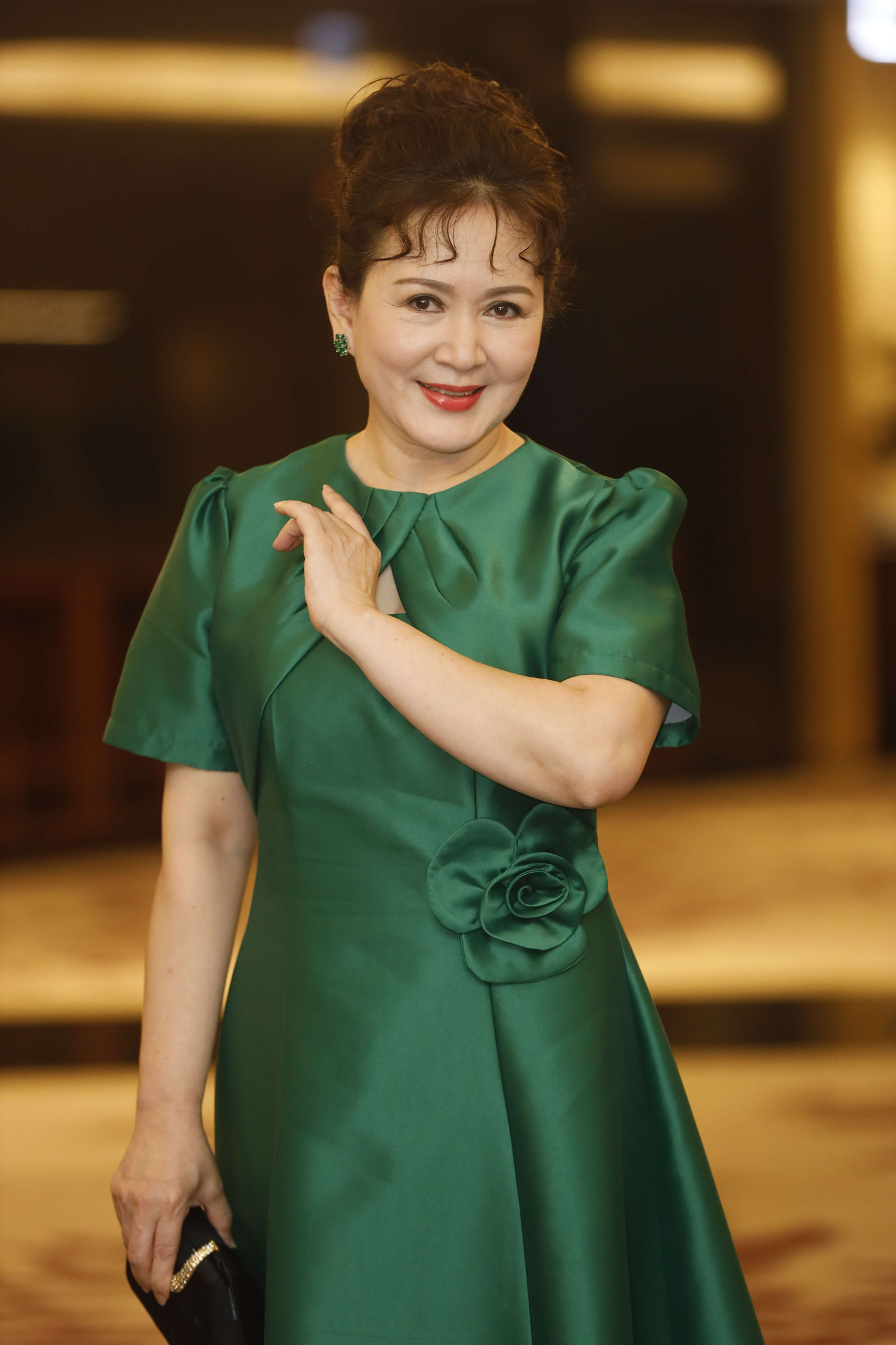 NSND Minh Hòa lấy cảm hứng diễn từ cô hàng xóm nhà bên.