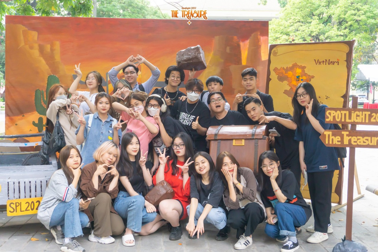 Spotlight thu hút nhiều sinh viên đến checkin (Ảnh: BTC)