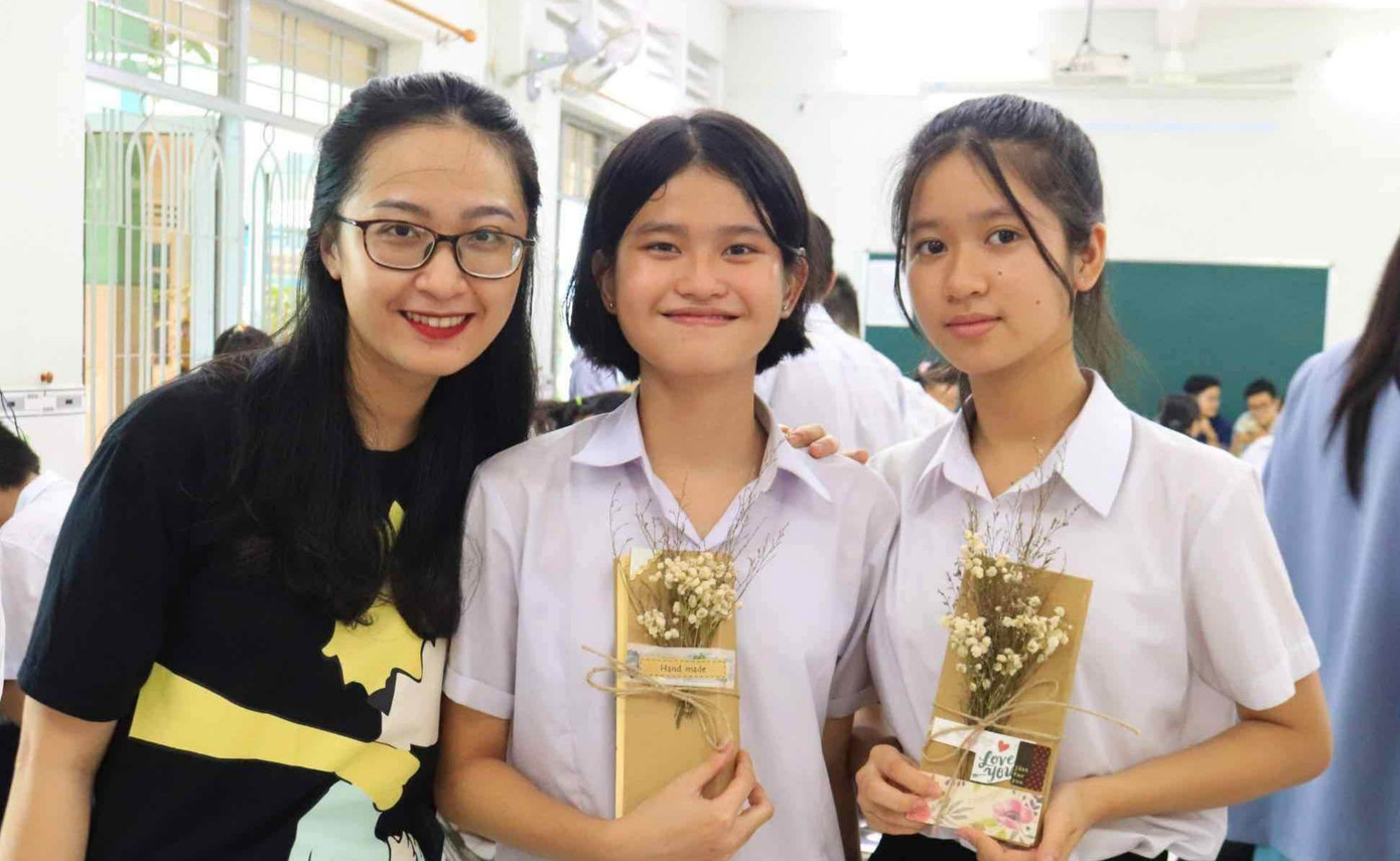 Cô giáo Bảo Tâm cùng học sinh khiếm thính của mình. Cô giáo Bảo Tâm cùng học sinh khiếm thính của mình.