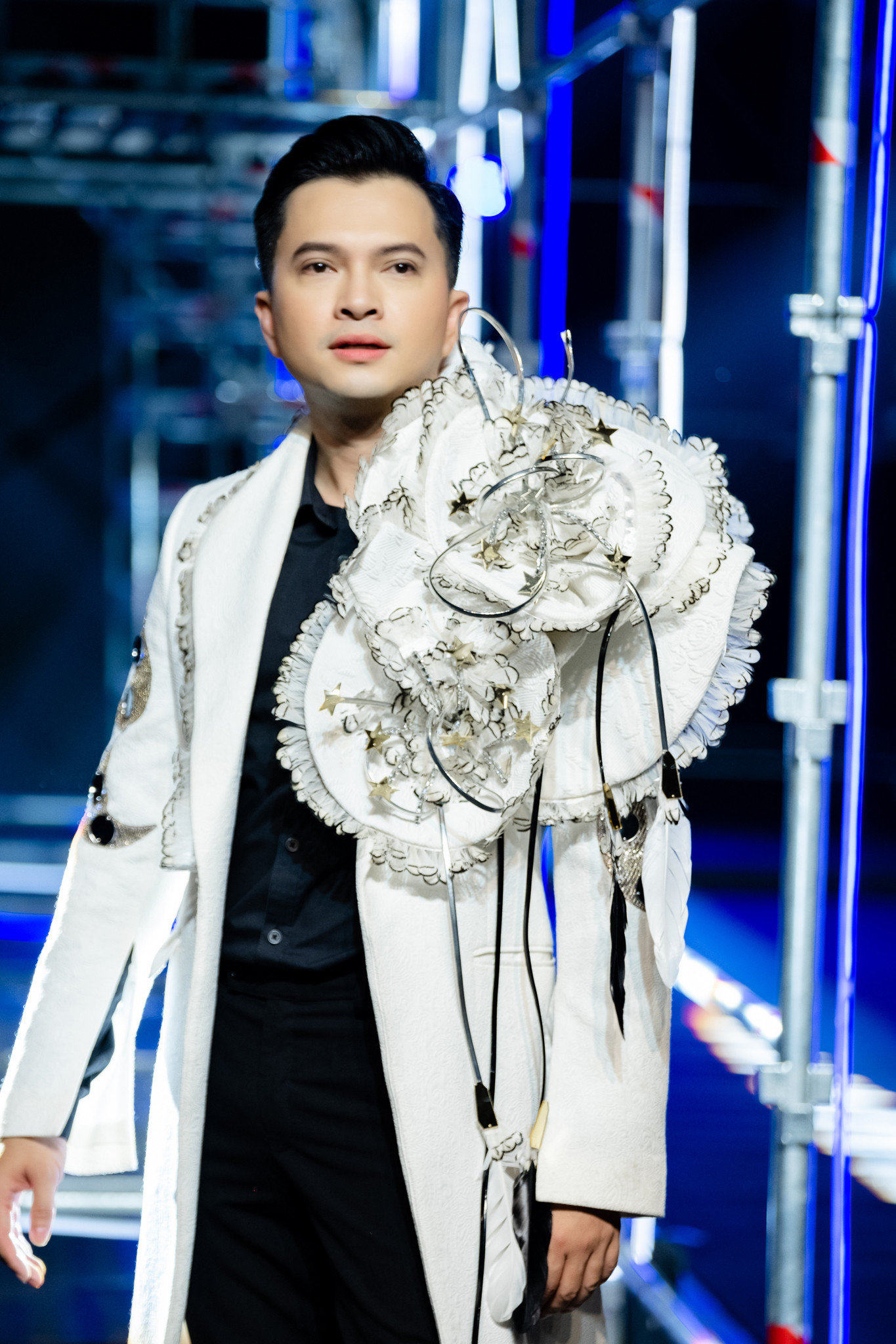 Ca sĩ, diễn viên NAm Cường.