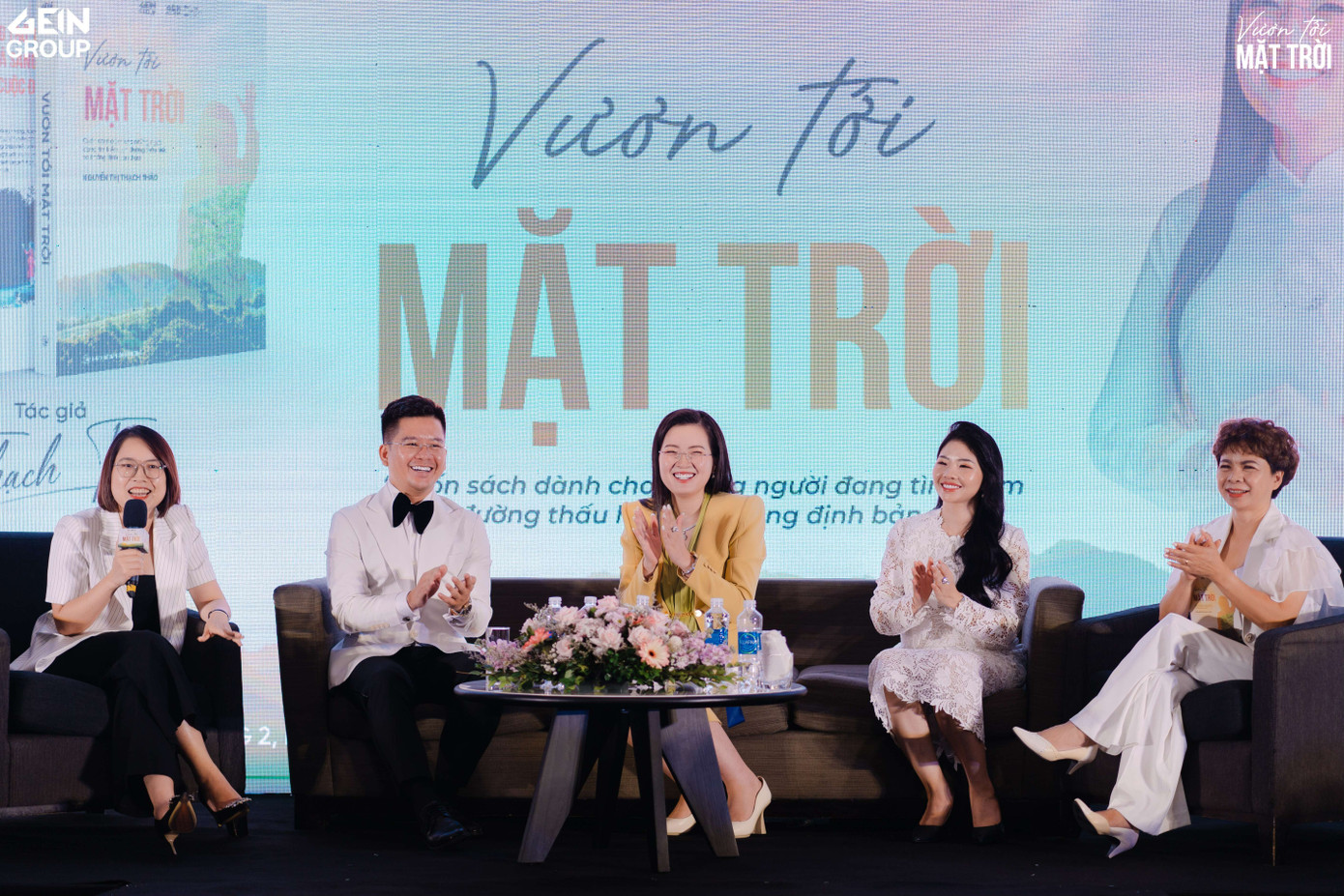 Talk show trong buổi giới thiệu sách "Vươn tới Mặt trời".