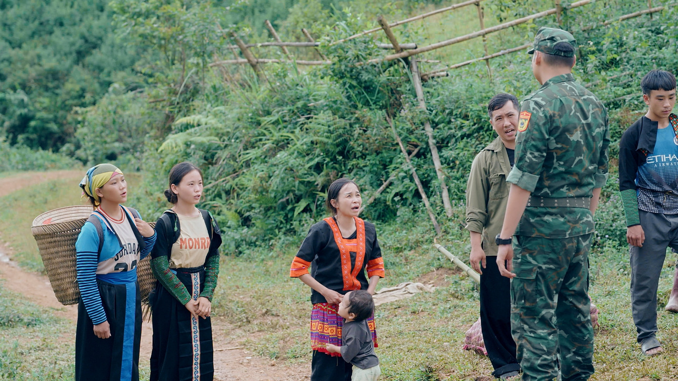 (Ảnh trong phim) (Ảnh trong phim)